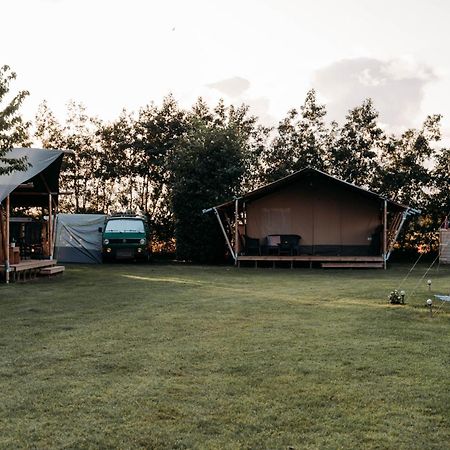 Finse Woning Op Camping De Tulpenweide Breezand Ngoại thất bức ảnh
