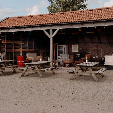 Finse Woning Op Camping De Tulpenweide Breezand Ngoại thất bức ảnh