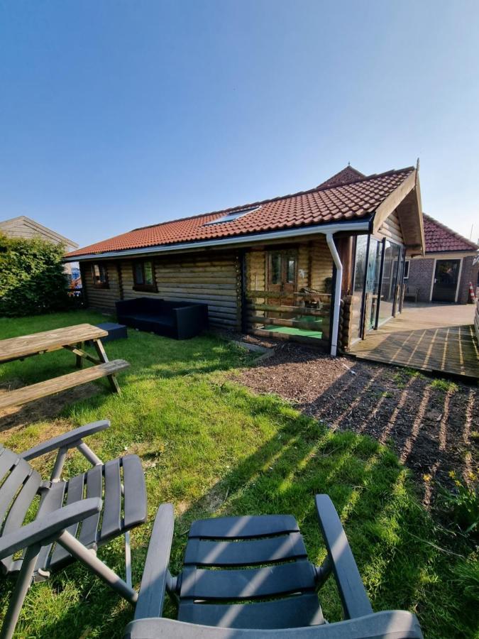Finse Woning Op Camping De Tulpenweide Breezand Ngoại thất bức ảnh