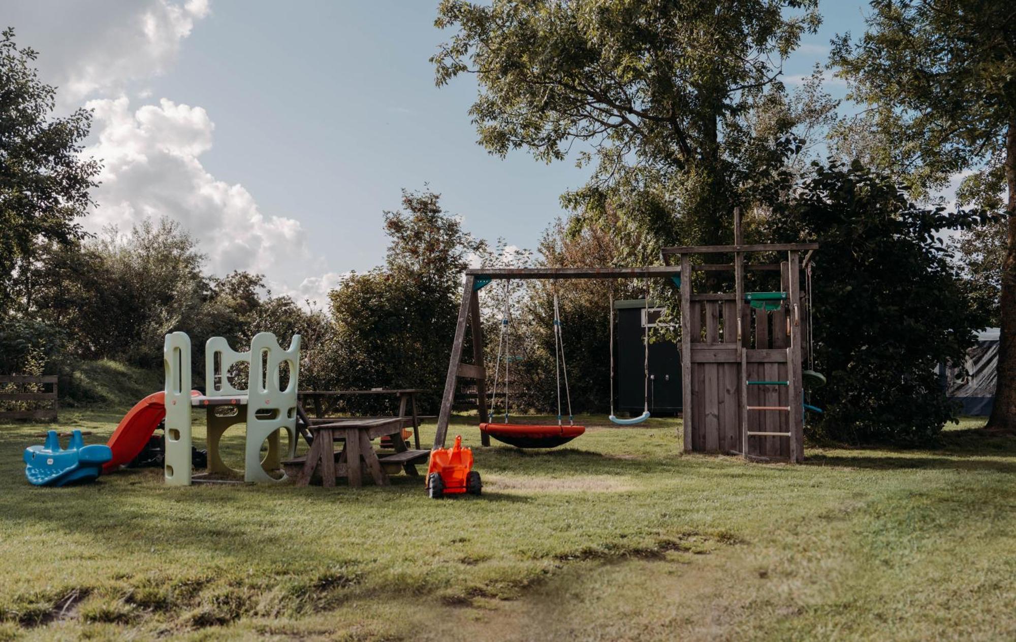 Finse Woning Op Camping De Tulpenweide Breezand Ngoại thất bức ảnh