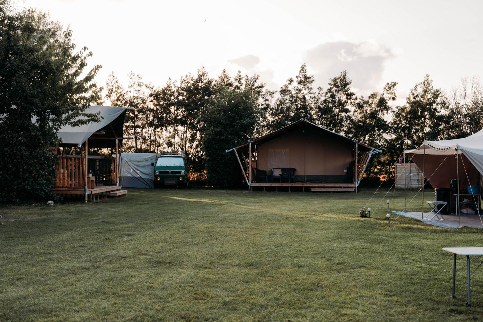 Finse Woning Op Camping De Tulpenweide Breezand Ngoại thất bức ảnh