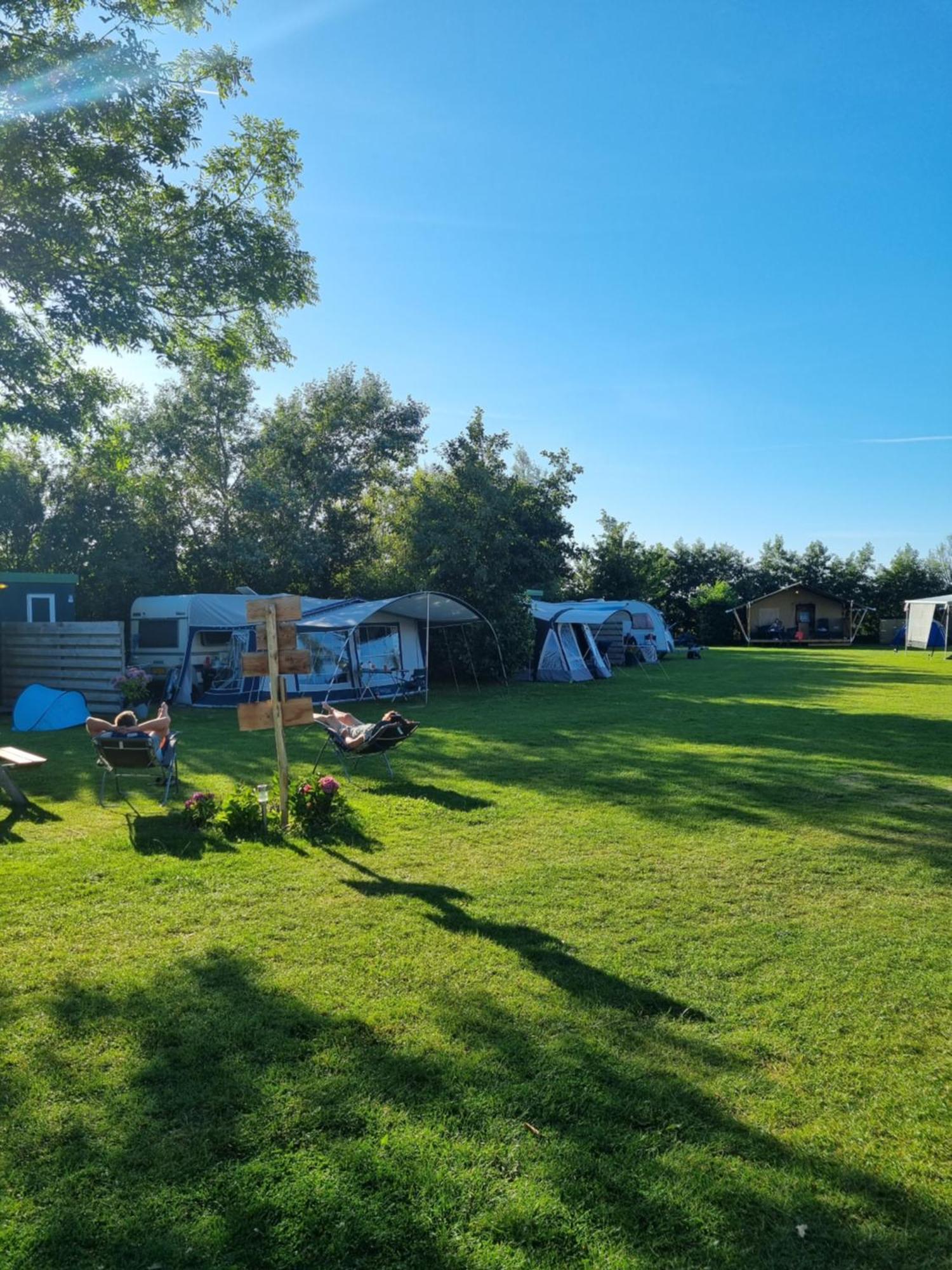Finse Woning Op Camping De Tulpenweide Breezand Ngoại thất bức ảnh
